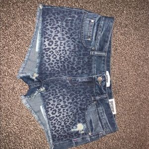 VS shorts “cheeky”